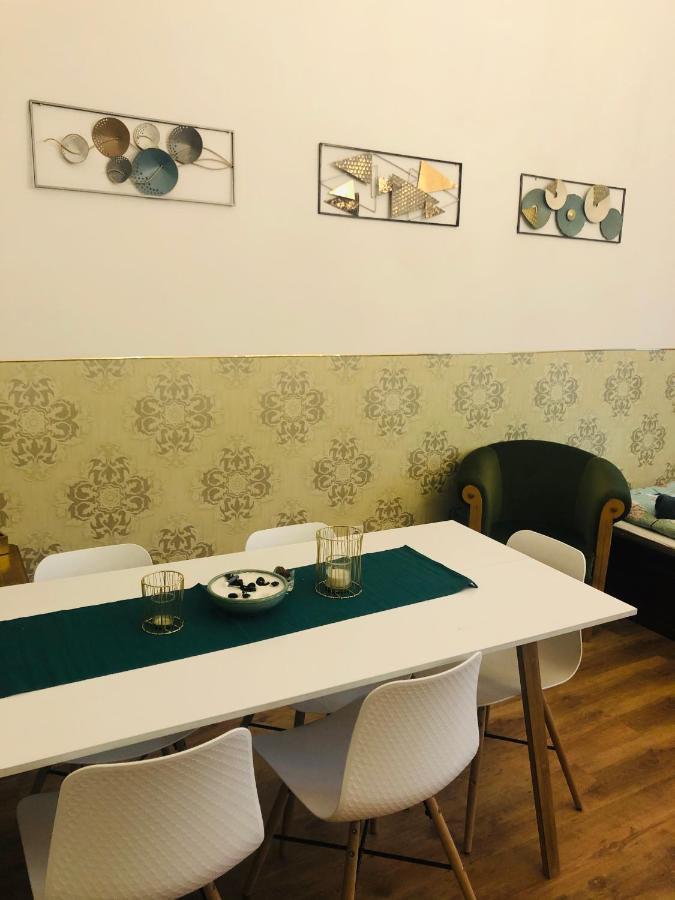 Modern Classic On Kiraly Budapest Eksteriør bilde